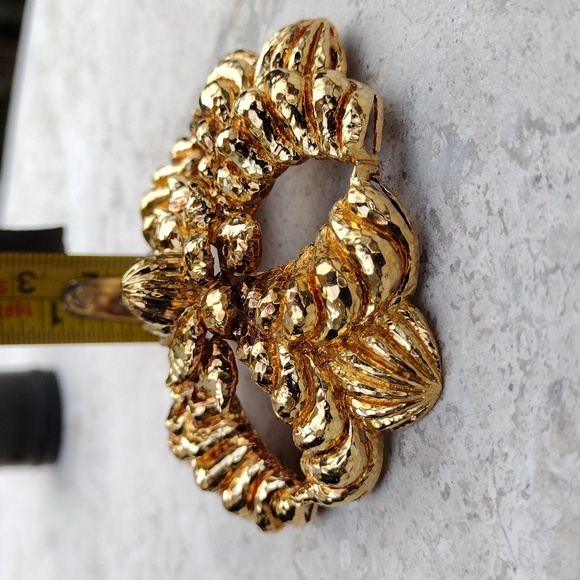 SUBSTANTIAL SOLID 18K Gold Hammered Maltese Cross Pendant - Picture 16 of 16